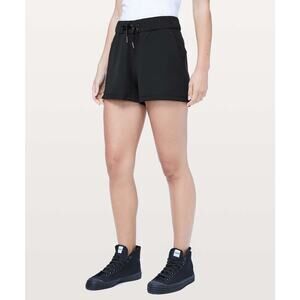 Lululemon On The Fly Short *Woven *2.5"
Black Size 6